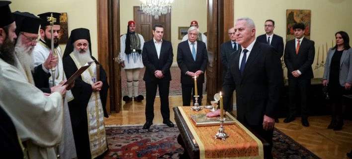  Ορκίστηκε υπουργός Αμυνας ο Ευάγγελος Αποστολάκης (εικόνες)